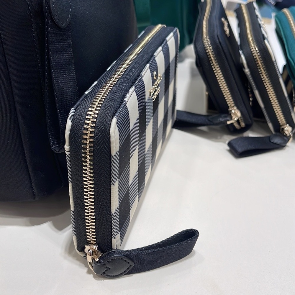 Kate Spade Chelsea Textured Gingham Print Nylon Large Continental Wallet
NWT - Picture 11 of 16